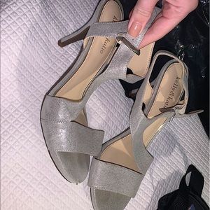 Kelly & Katie silver metallic Heels